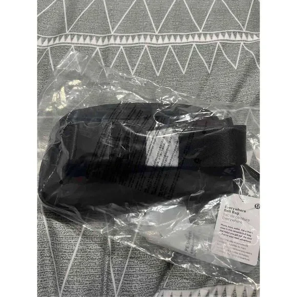 NWT Lululemon Everywhere Black Belt Bag
Sold Out Online - Picture 9 of 11
